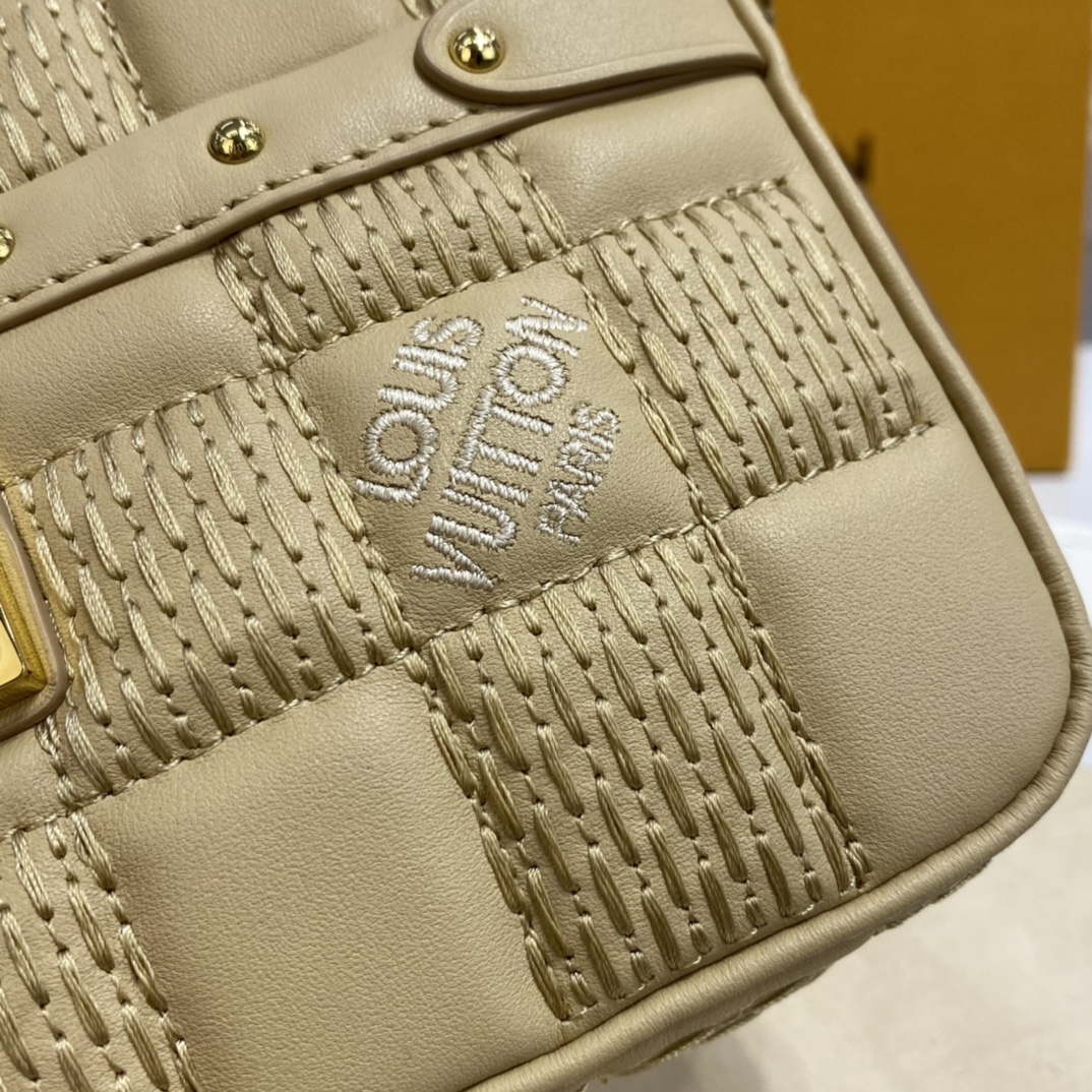 Louis Vuitton POCHETTE TROCA Shoulder Bag M59048 Beige